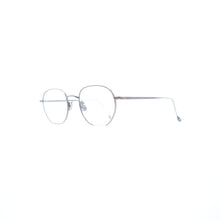 Lade das Bild in den Galerie-Viewer, Larkin
