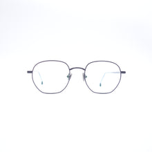 Lade das Bild in den Galerie-Viewer, Larkin
